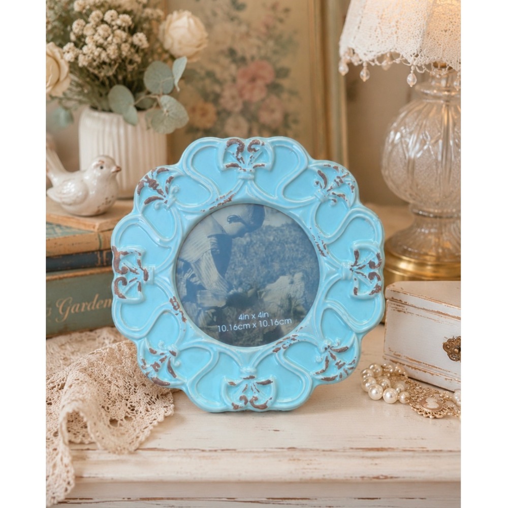 Vintage Shabby Chic Round Picture Frame Distressed Blue Ornate Scalloped